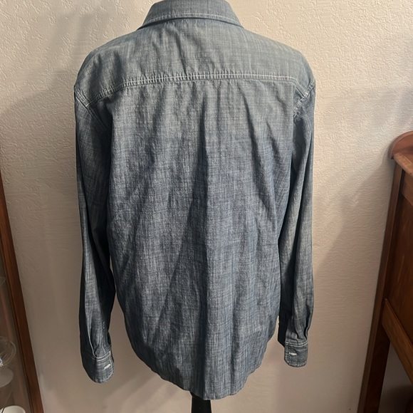 Fossil button down long sleeve jean shirt! XL great condition! - Picture 2 of 3